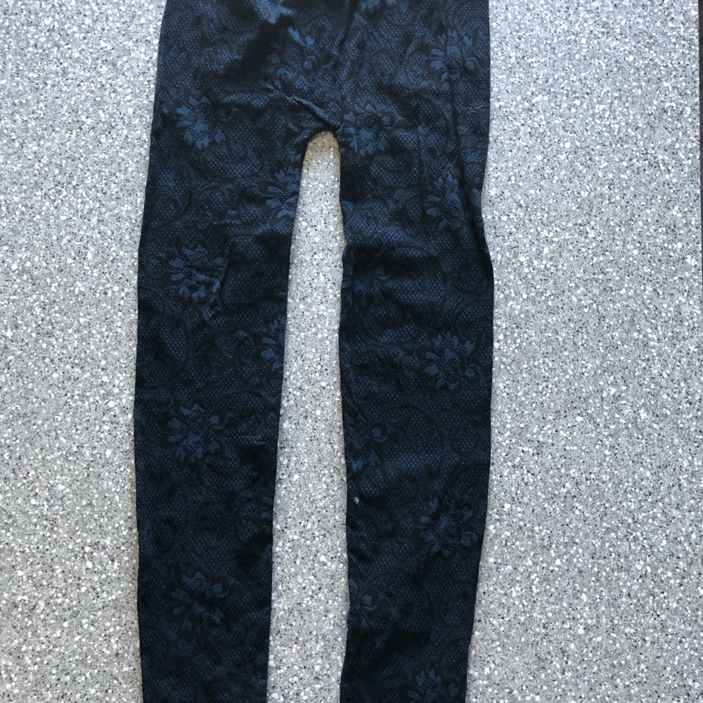 Nikibiki Leggings